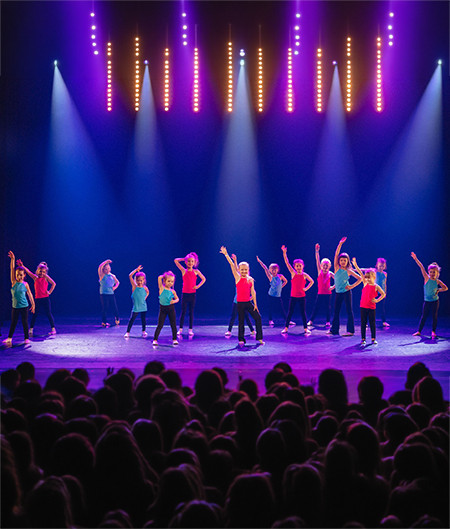 Attituden kevätnäytös: Tarinoiden taikaa